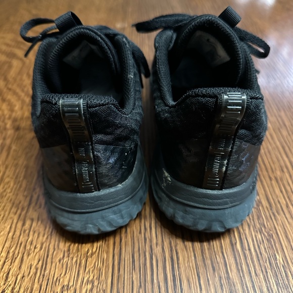 Women’s Nike Renew Tennis Shoes (7.5) - Picture 6 of 10